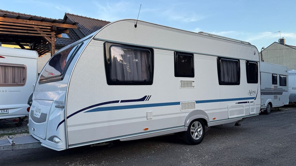 Adria Adora 542 UT, Rok 2010, DMC 1240 kg.
